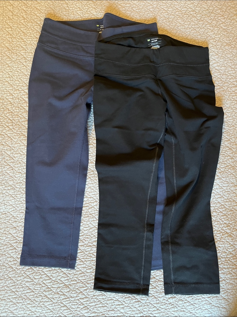 tek gear women’s set of 2 Active Capri Leggings - Black & Navy